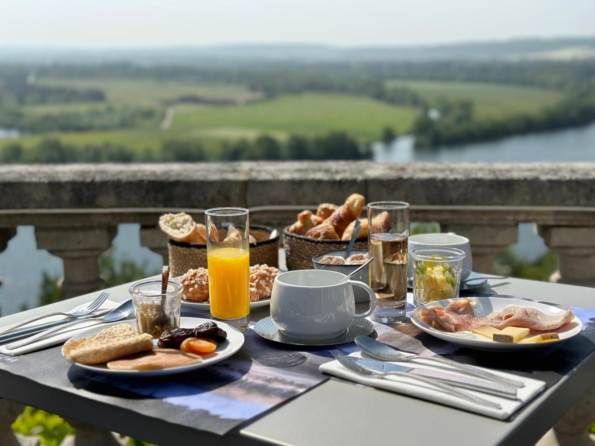 Отель Domaine De La Corniche Rolleboise Экстерьер фото